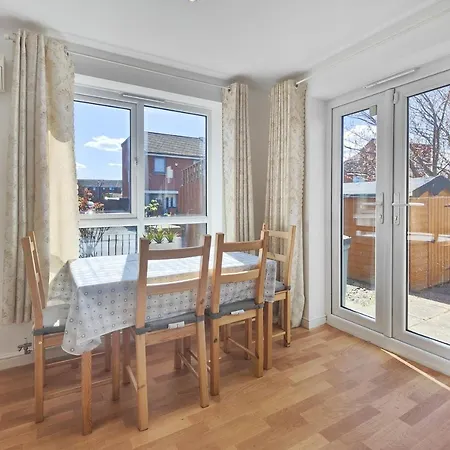 The Metcombe - Holiday Home With Free Parking 10 Minutes Walk To Etihad Stadium & Coop Live Arena Mánchester Exterior foto