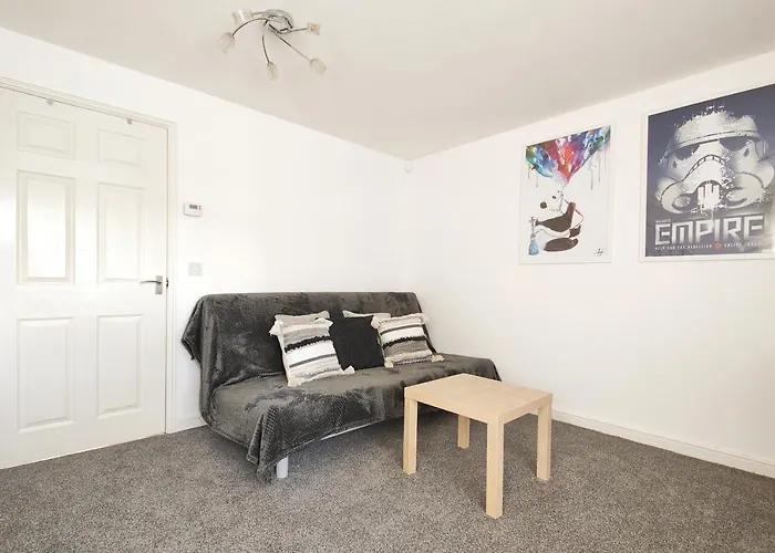 The Metcombe - Holiday Home With Free Parking 10 Minutes Walk To Etihad Stadium & Coop Live Arena