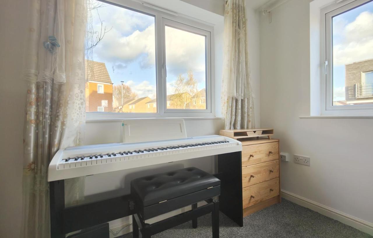 The Metcombe - With Free Parking 10 Minutes Walk To Etihad Stadium & Coop Live Arena