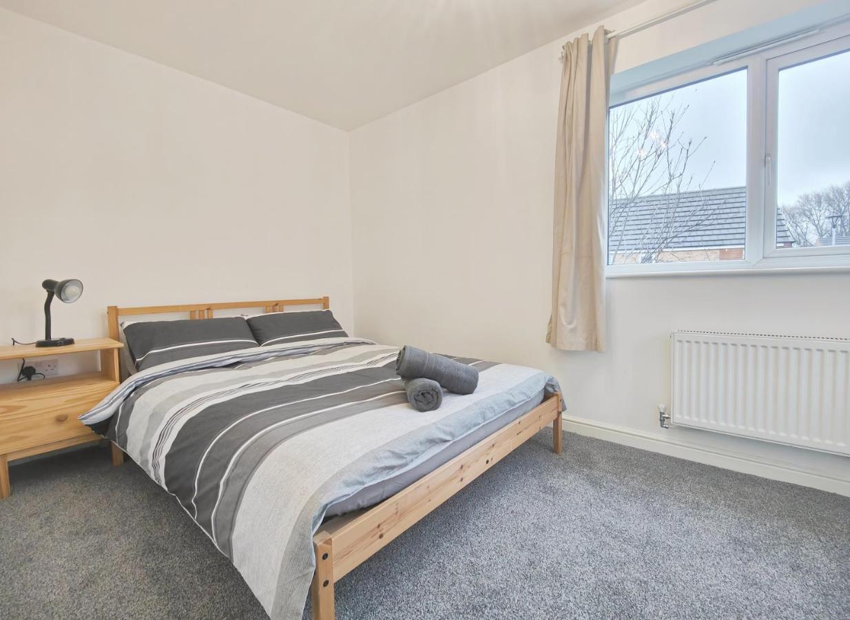The Metcombe - With Free Parking 10 Minutes Walk To Etihad Stadium & Coop Live Arena Ferienhaus *