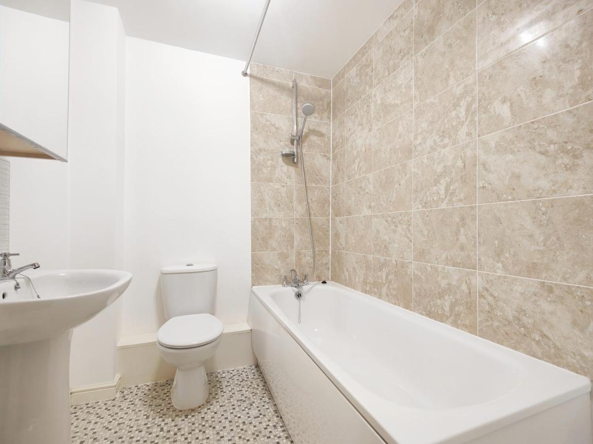The Metcombe - With Free Parking 10 Minutes Walk To Etihad Stadium & Coop Live Arena Сasa de vacaciones